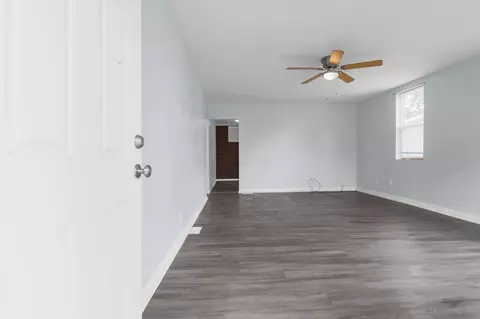 Living - 460 E Ohio St, Circleville, OH 43113 photo 1 of 7