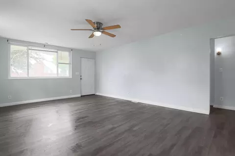 Living - 460 E Ohio St, Circleville, OH 43113 photo 4 of 7