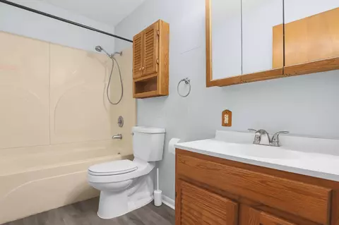 Bath - 460 E Ohio St, Circleville, OH 43113 photo 1 of 1