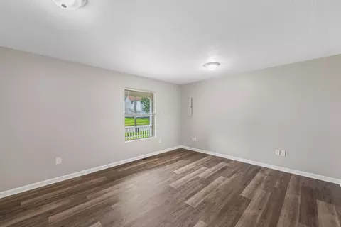 Living - 845 Bennett St, Marion, OH 43302 photo 1 of 4