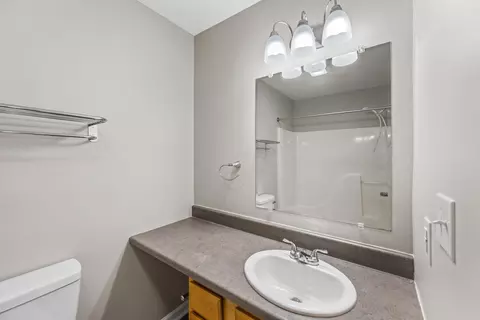 Bath - 845 Bennett St, Marion, OH 43302 photo 4 of 5