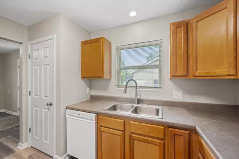 Kitchen - 845 Bennett St, Marion, OH 43302 photo 3 of 4