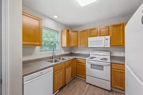 Kitchen - 845 Bennett St, Marion, OH 43302 photo 1 of 4