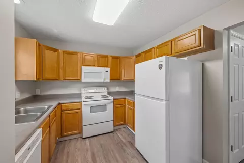 Kitchen - 845 Bennett St, Marion, OH 43302 photo 2 of 4