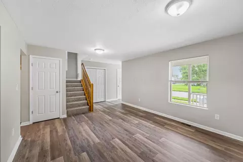 Living - 845 Bennett St, Marion, OH 43302 photo 4 of 4