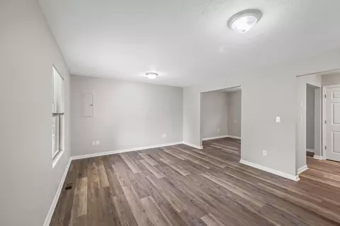 Living - 845 Bennett St, Marion, OH 43302 photo 2 of 4