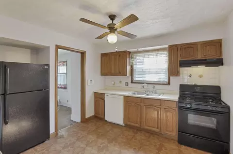 Kitchen - 10 Main St, Orient, OH 43146 photo 1 of 2