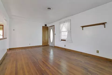 Living - 10 Main St, Orient, OH 43146 photo 2 of 4