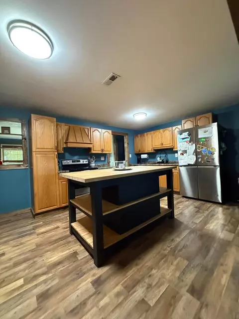 Kitchen - 1775 Shoshoni Dr, Circleville, OH 43113 photo 4 of 8