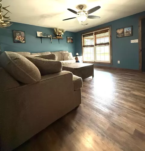 Living - 1775 Shoshoni Dr, Circleville, OH 43113 photo 2 of 2