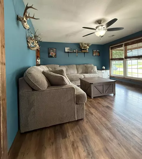 Living - 1775 Shoshoni Dr, Circleville, OH 43113 photo 1 of 2
