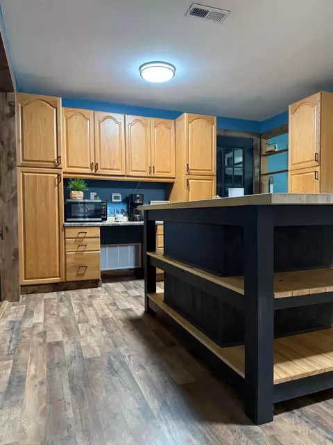 Kitchen - 1775 Shoshoni Dr, Circleville, OH 43113 photo 2 of 8
