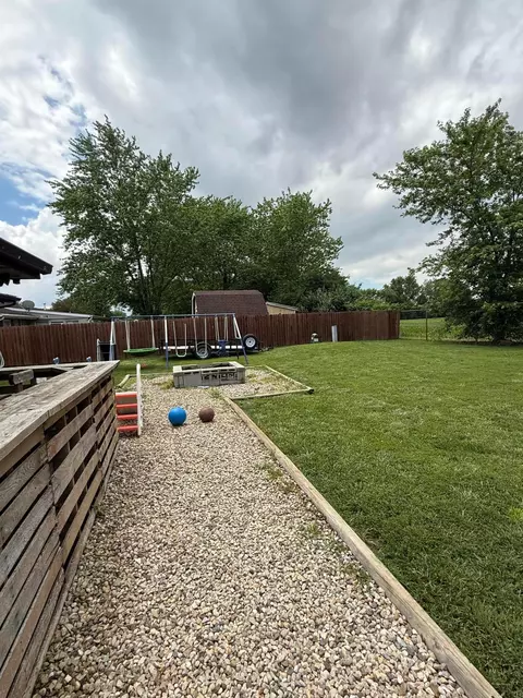 Exterior - 1775 Shoshoni Dr, Circleville, OH 43113 photo 7 of 20