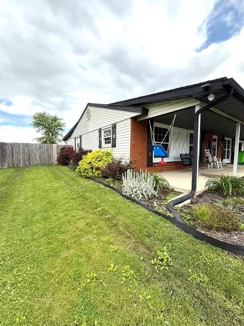 Exterior - 1775 Shoshoni Dr, Circleville, OH 43113 photo 2 of 20
