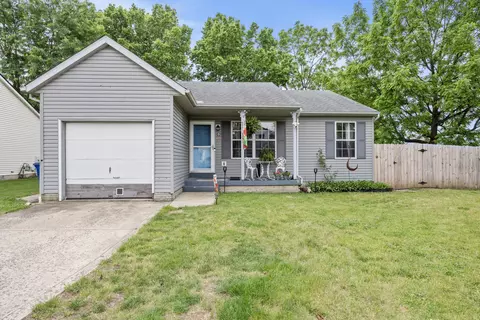 993 Esther Dr, Columbus, OH 43207