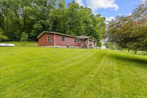 5895 Swartz Mill Rd SE, Sugar Grove, OH 43155