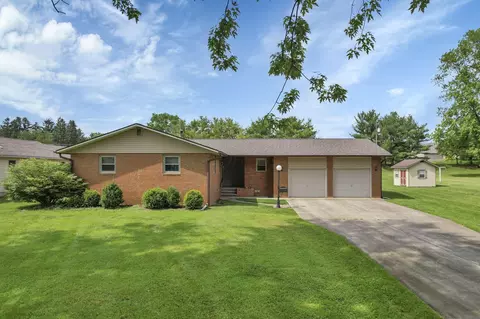 694 Carpico Dr NE, Lancaster, OH 43130