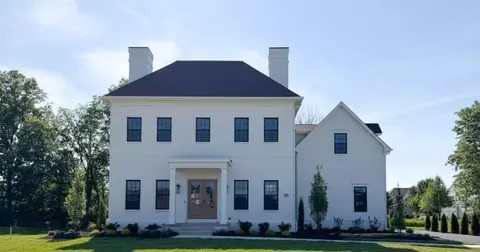 7301 Wood Edge Ln, New Albany, OH 43054