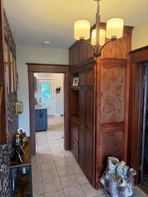 Entry Way - 104 Floral Ave, Springfield, OH 45504 photo 2 of 2