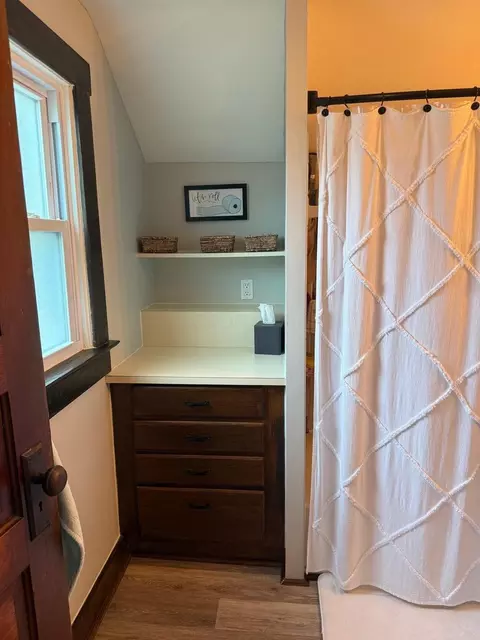 Bath - 104 Floral Ave, Springfield, OH 45504 photo 2 of 2