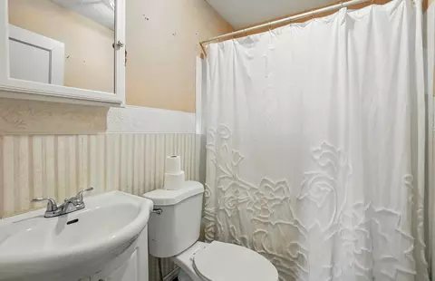 Bath - 1330 Amherst Rd, Springfield, OH 45504 photo 1 of 2
