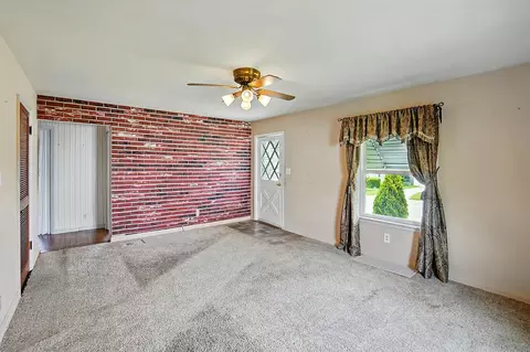 Living - 1330 Amherst Rd, Springfield, OH 45504 photo 1 of 3