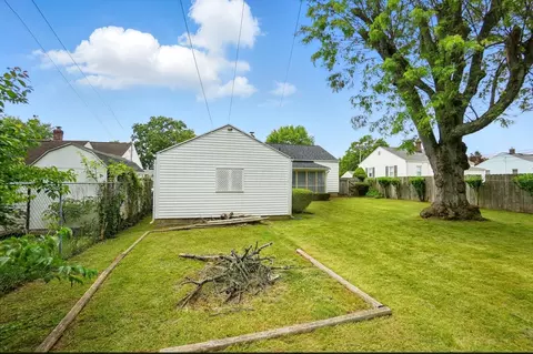 Exterior - 1330 Amherst Rd, Springfield, OH 45504 photo 7 of 10