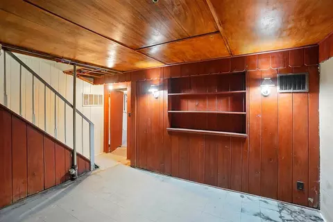 Living - 1330 Amherst Rd, Springfield, OH 45504 photo 3 of 3
