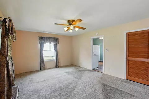 Living - 1330 Amherst Rd, Springfield, OH 45504 photo 2 of 3