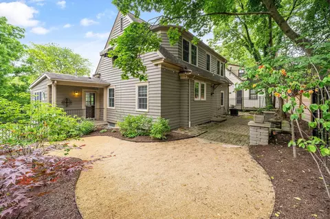 Exterior - 137 E Torrence Rd, Columbus, OH 43214 photo 9 of 15