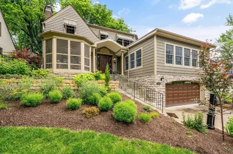 Exterior - 137 E Torrence Rd, Columbus, OH 43214 photo 4 of 15