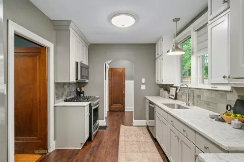Kitchen - 137 E Torrence Rd, Columbus, OH 43214 photo 10 of 10