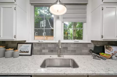 Kitchen - 137 E Torrence Rd, Columbus, OH 43214 photo 5 of 10