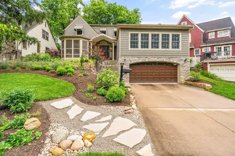 Exterior - 137 E Torrence Rd, Columbus, OH 43214 photo 3 of 15