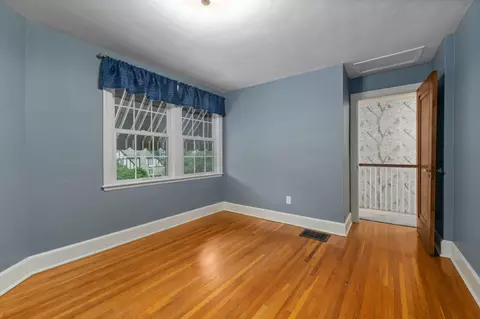 Bedroom - 137 E Torrence Rd, Columbus, OH 43214 photo 9 of 9