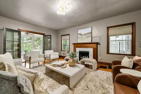 Living - 137 E Torrence Rd, Columbus, OH 43214 photo 3 of 9