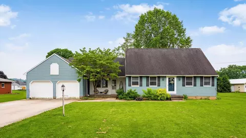 71 W 5th St, Frazeysburg, OH 43822