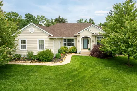 60 E Pawnee Dr, Powell, OH 43065