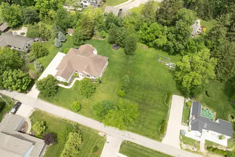 60 E Pawnee Dr, Powell, OH 43065 photo 3