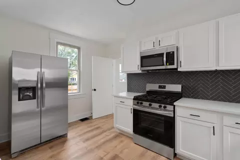 Kitchen - 490 E Mithoff St, Columbus, OH 43206 photo 4 of 4