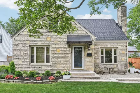 1537 Barrington Rd, Columbus, OH 43221