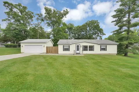 200 W Reindeer Dr, Powell, OH 43065
