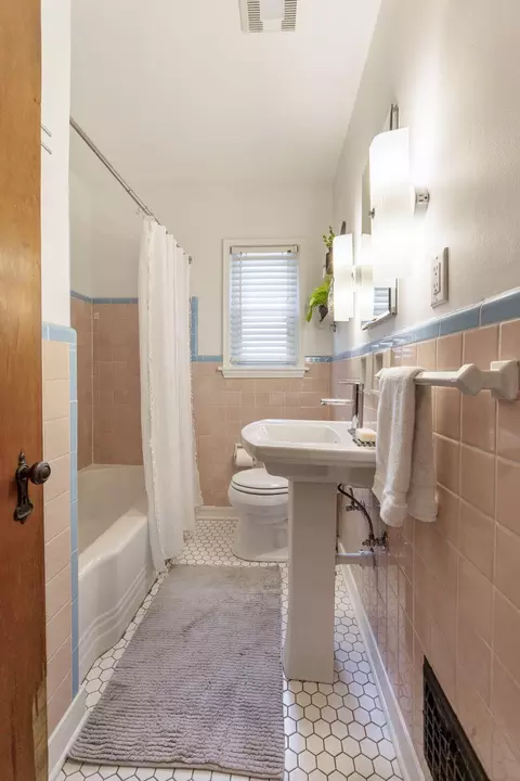 525 E Como Ave, Columbus, OH 43202 photo 12
