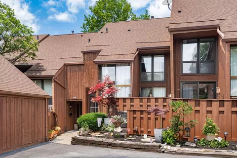 4958 Wintersong Ln, Westerville, OH 43081