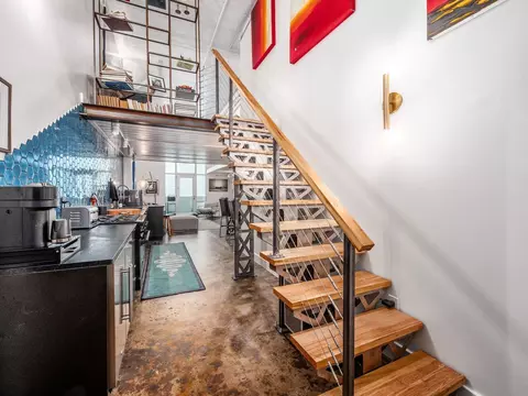 60 E Spring St #214, Columbus, OH 43215