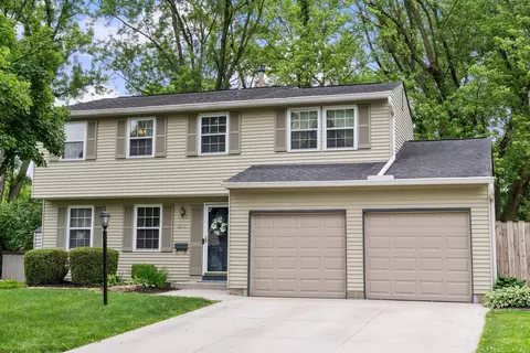 1677 Tendril Ct, Columbus, OH 43229