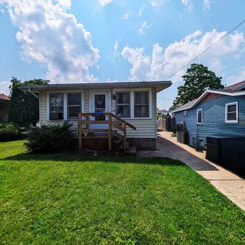 714 Monroe St, Port Clinton, OH 43452