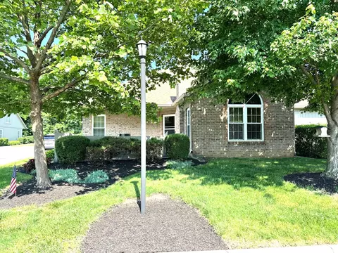 2328 Willowside Ln, Grove City, OH 43123
