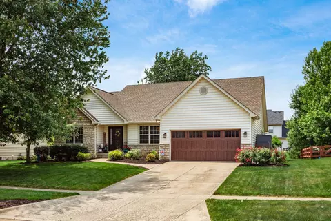 2461 Abbey Knoll Dr, Lewis Center, OH 43035