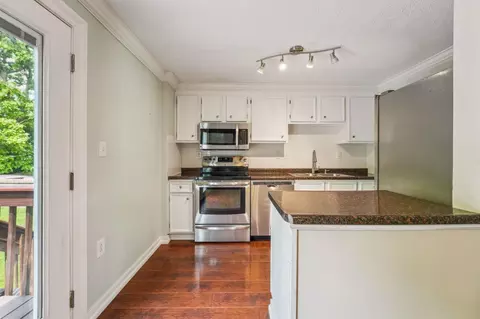 3840 Farm Brook Ln, Columbus, OH 43204 photo 6